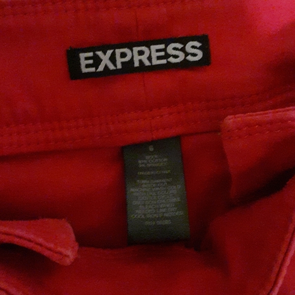 Adorable red Express shorts 💋 - Picture 2 of 6